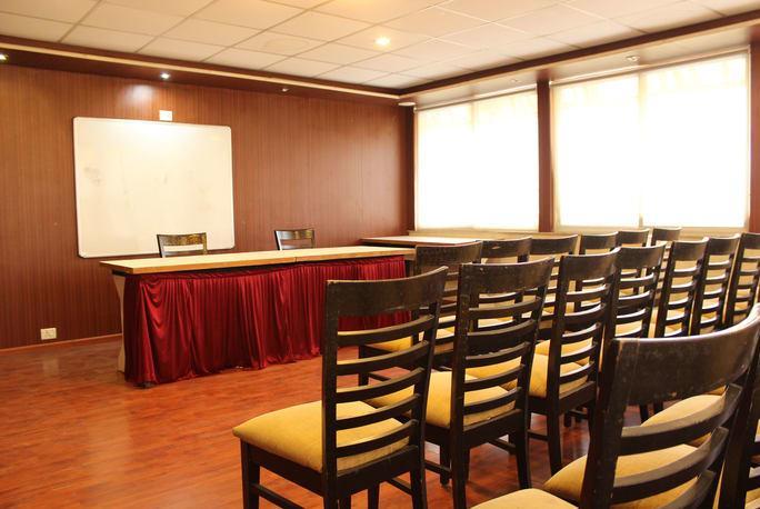 נאווי מומבאי Hotel Heritage Dakshin מראה חיצוני תמונה